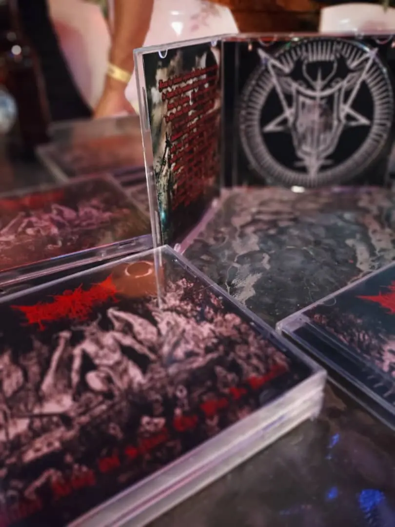 Fabricación del CD K.A.O.S. The War Is Here.